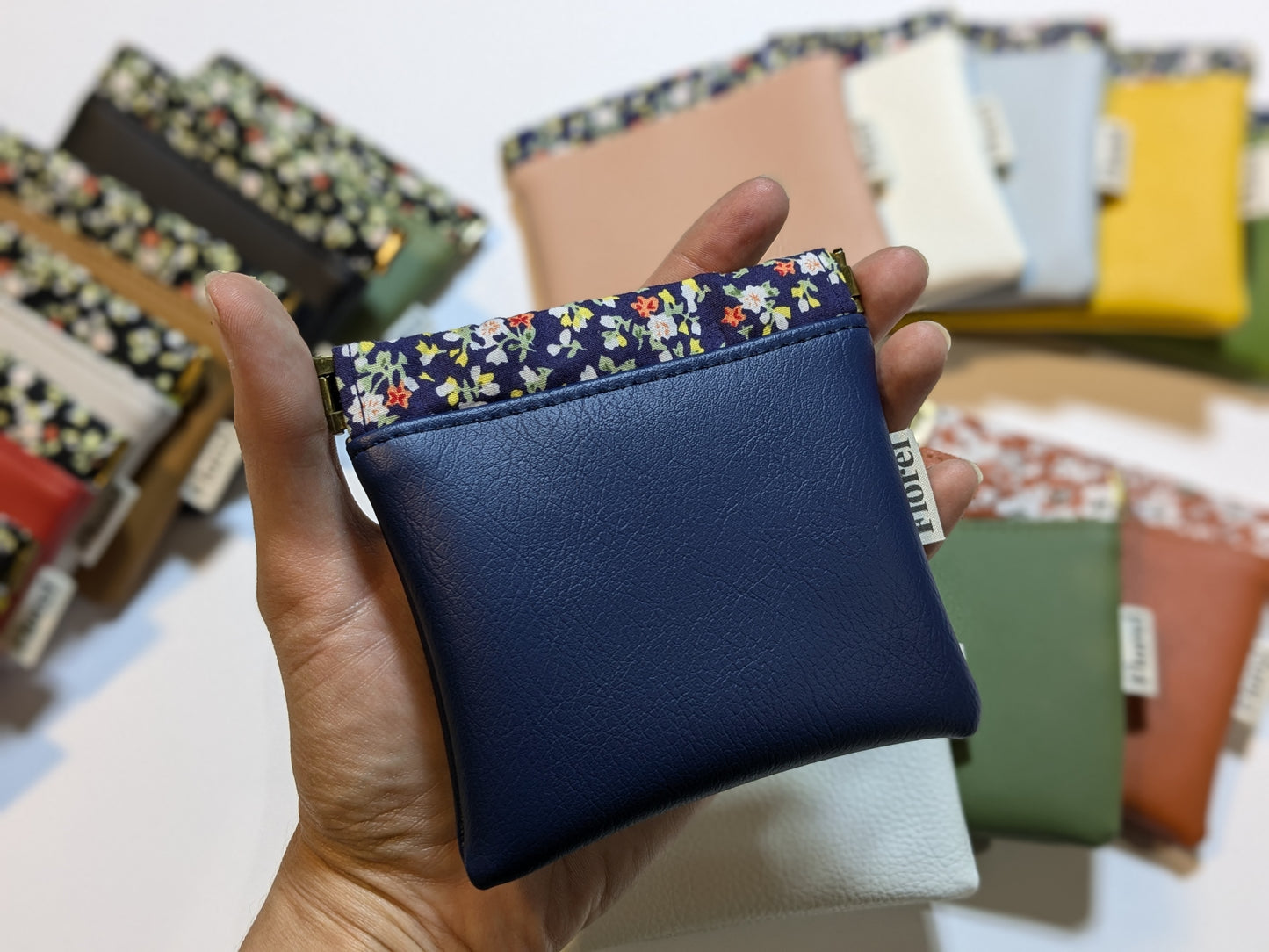 Pochette Flex - Petites fleurs / bleu * Collection Les Rescapés