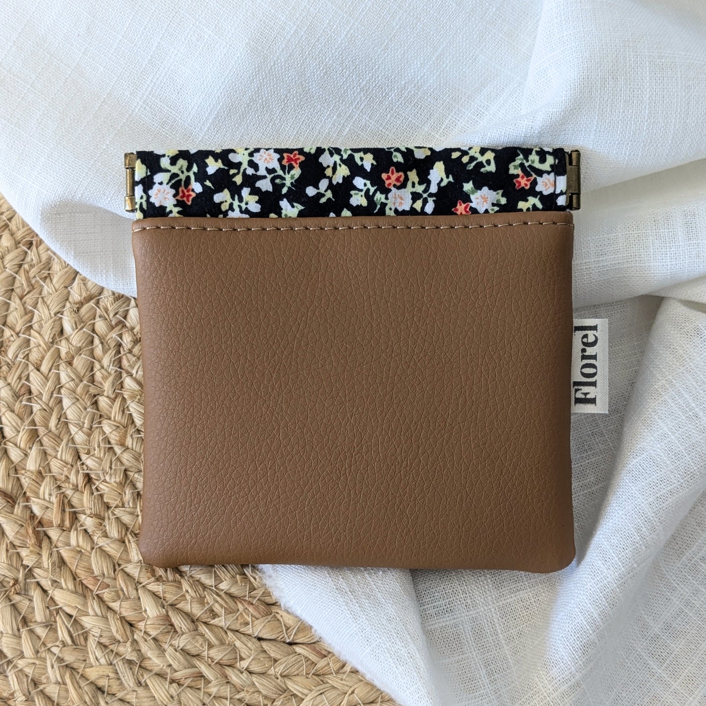 Pochette Flex - Petites fleurs / noir * Collection Les Rescapés